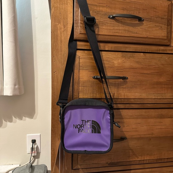 Brand new Northface small crossbody bag. - Picture 1 of 3